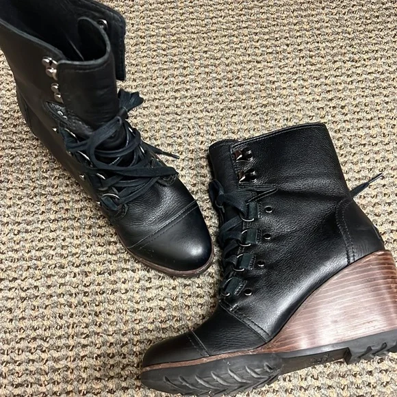 EUC SOREL Wedge Bootie 7.5 - Picture 2 of 9